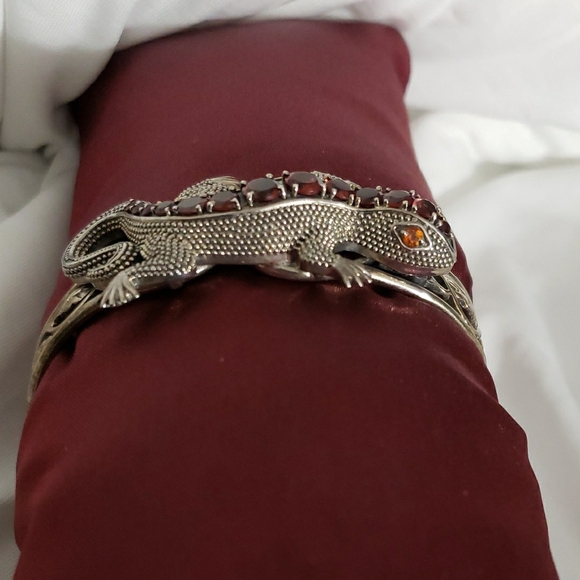 Elegant Silver and Red Lizard Bracelet - Picture 5 of 6